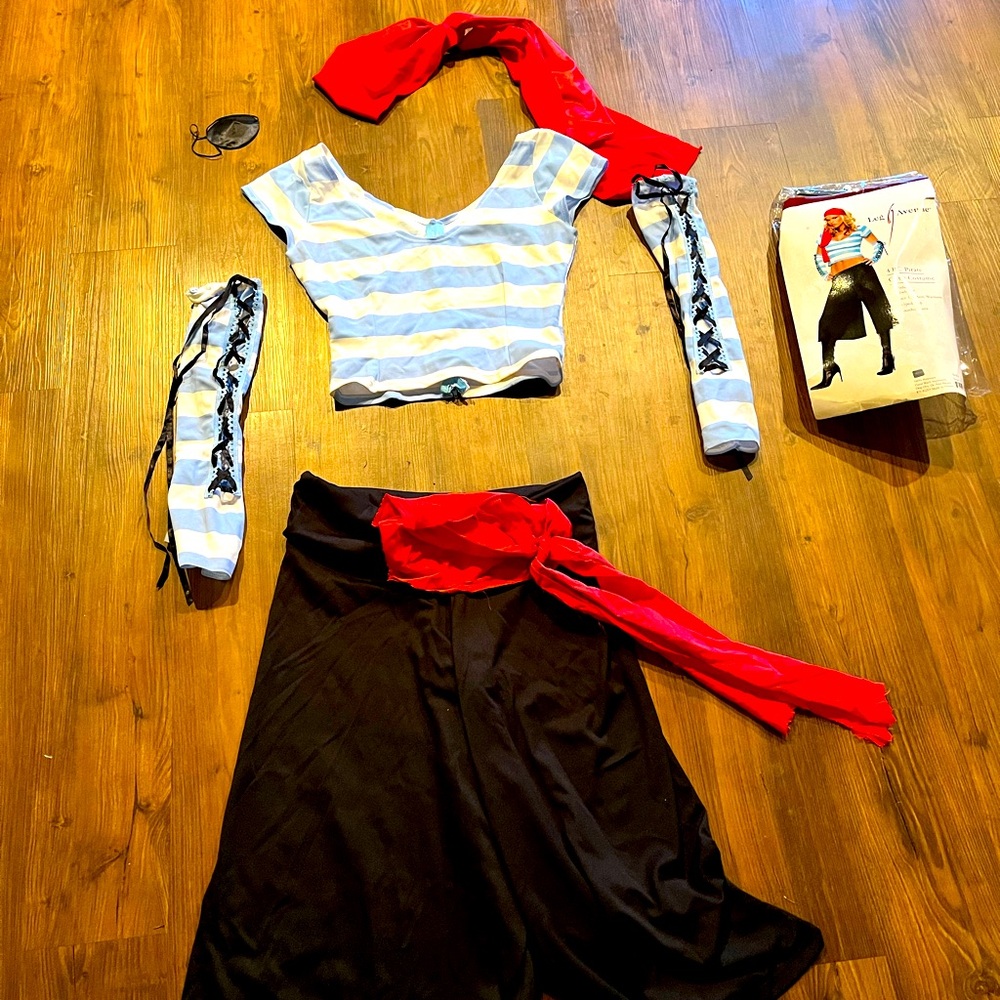 Leg Avenue Pirate Cutie Halloween costume size S/M